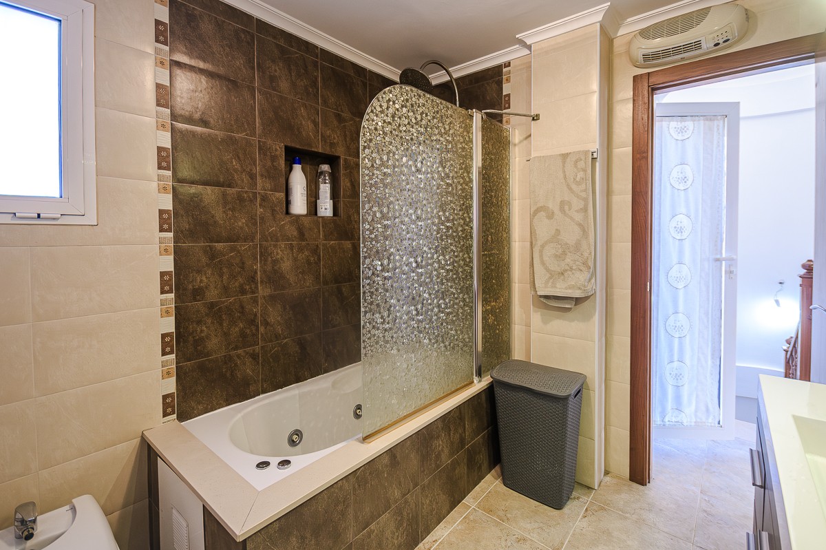 4 Bed, 2 Bath, HouseFor Sale, Benferri, Alicante