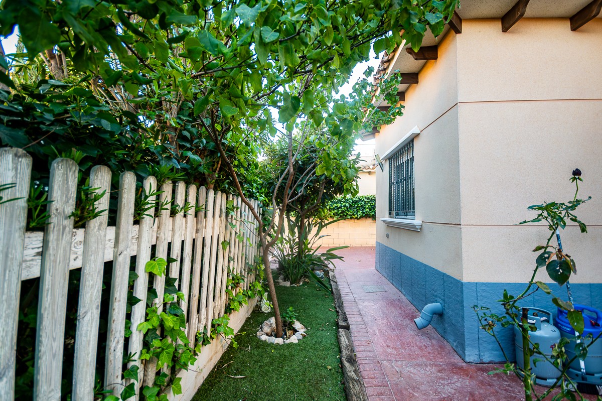 4 Bed, 2 Bath, HouseFor Sale, Benferri, Alicante