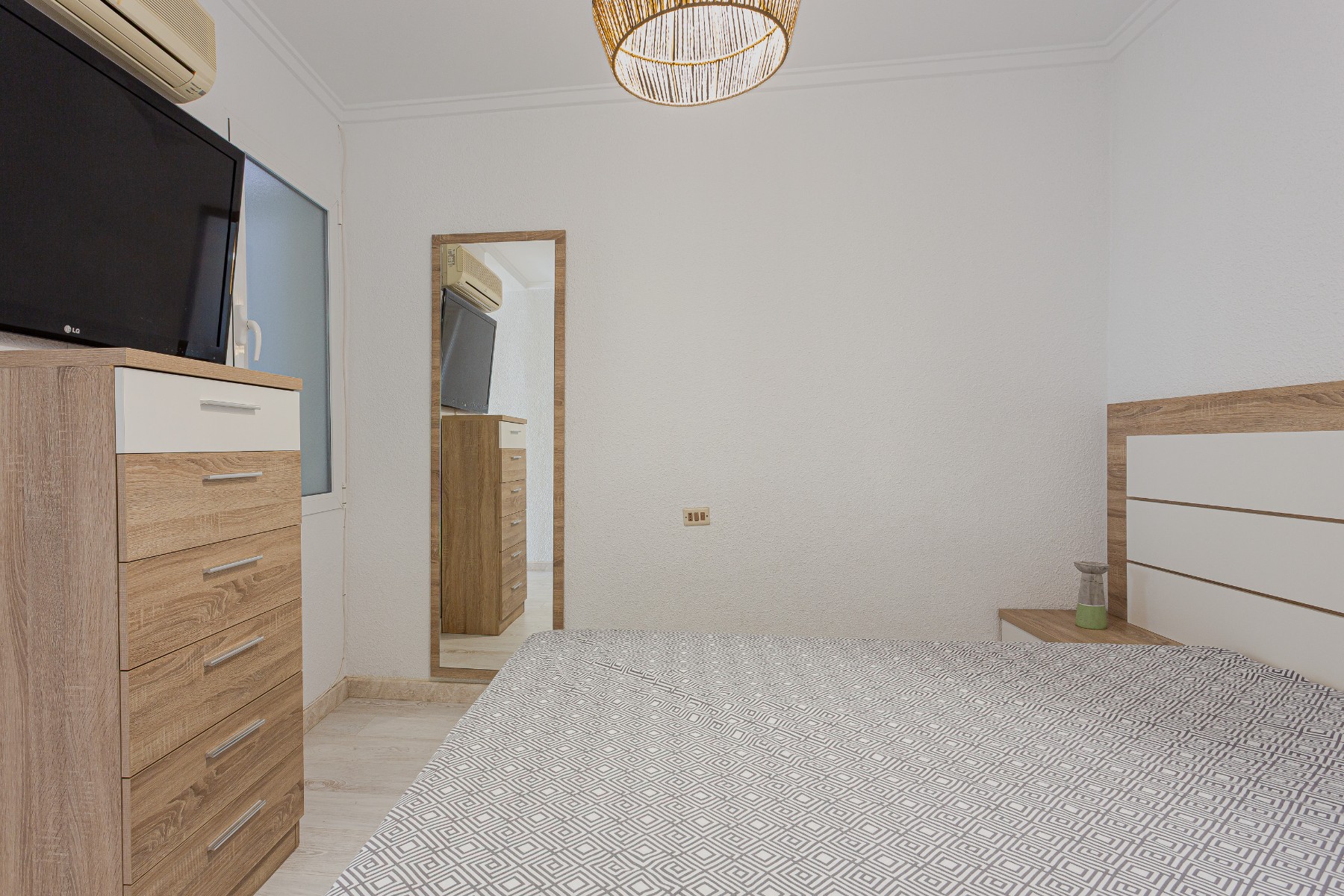 2 Bed, 1 Bath, ApartmentFor Sale, Torrevieja, Alicante