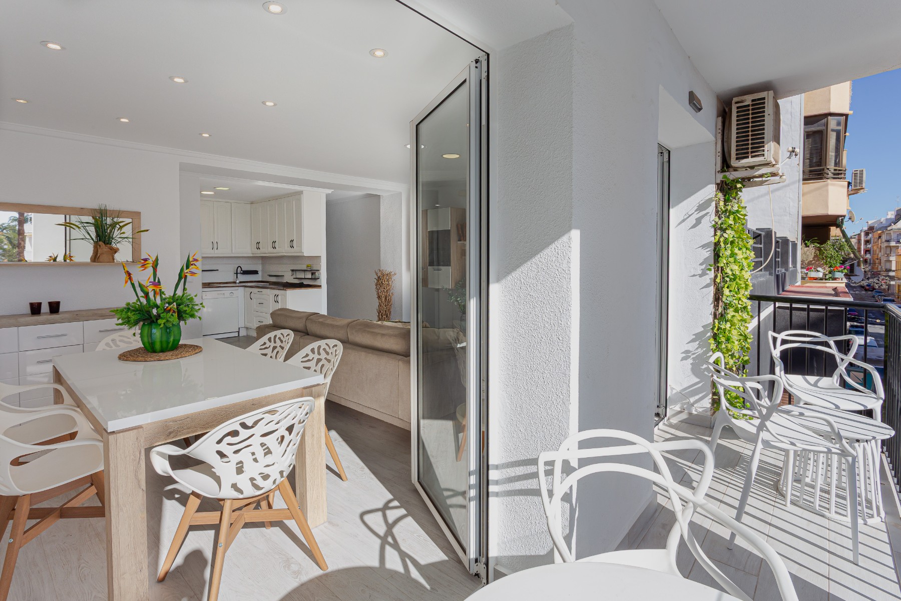 2 Bed, 1 Bath, ApartmentFor Sale, Torrevieja, Alicante