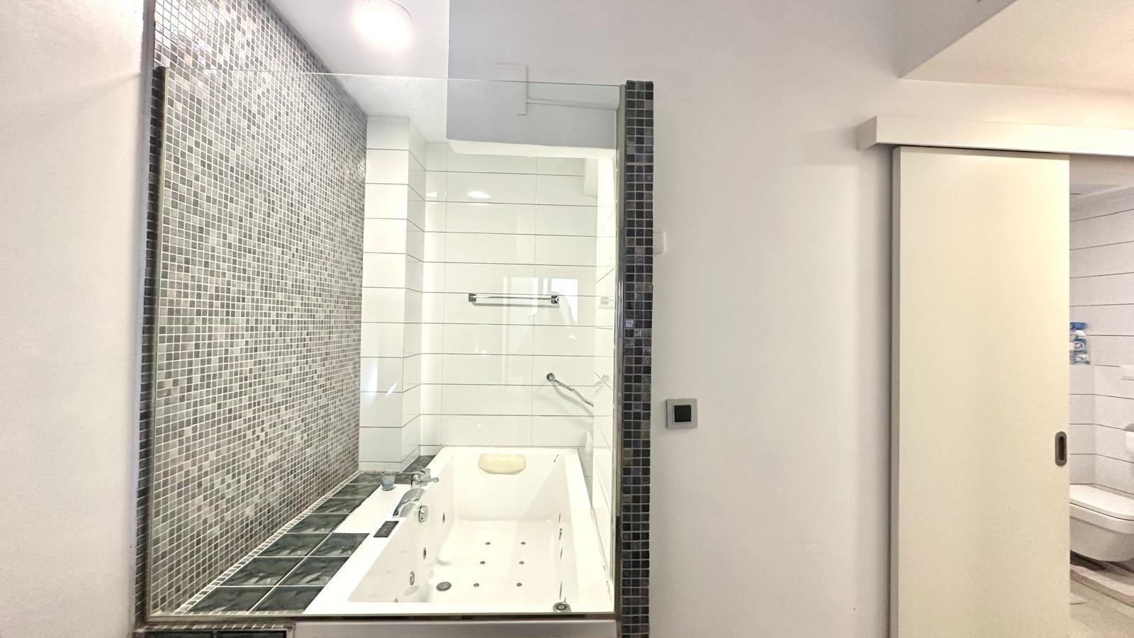 3 Bed, 2 Bath, ApartmentFor Sale, Torrevieja, Alicante