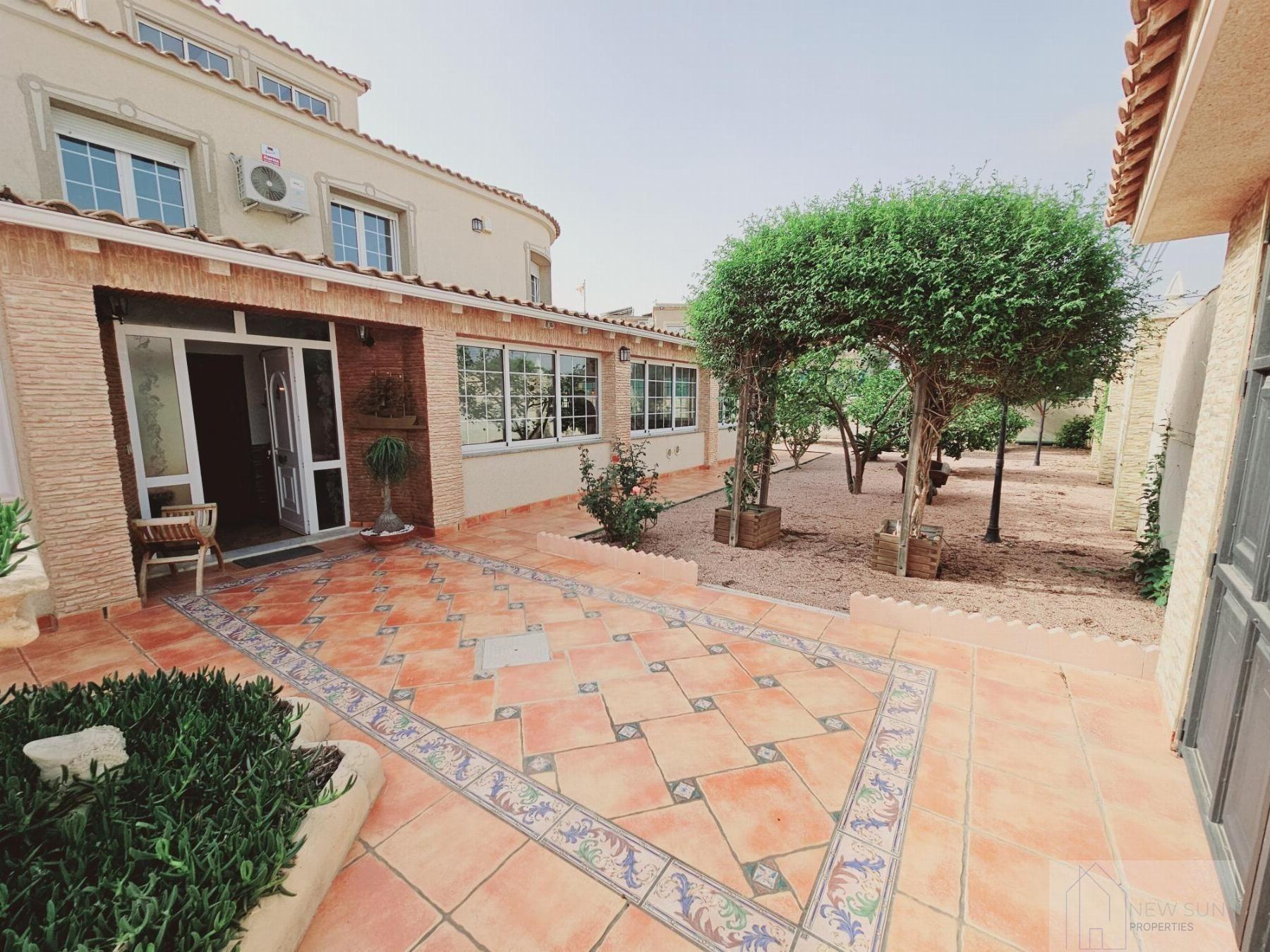 5 Bed, 4 Bath, HouseFor Sale, Torrevieja, Alicante