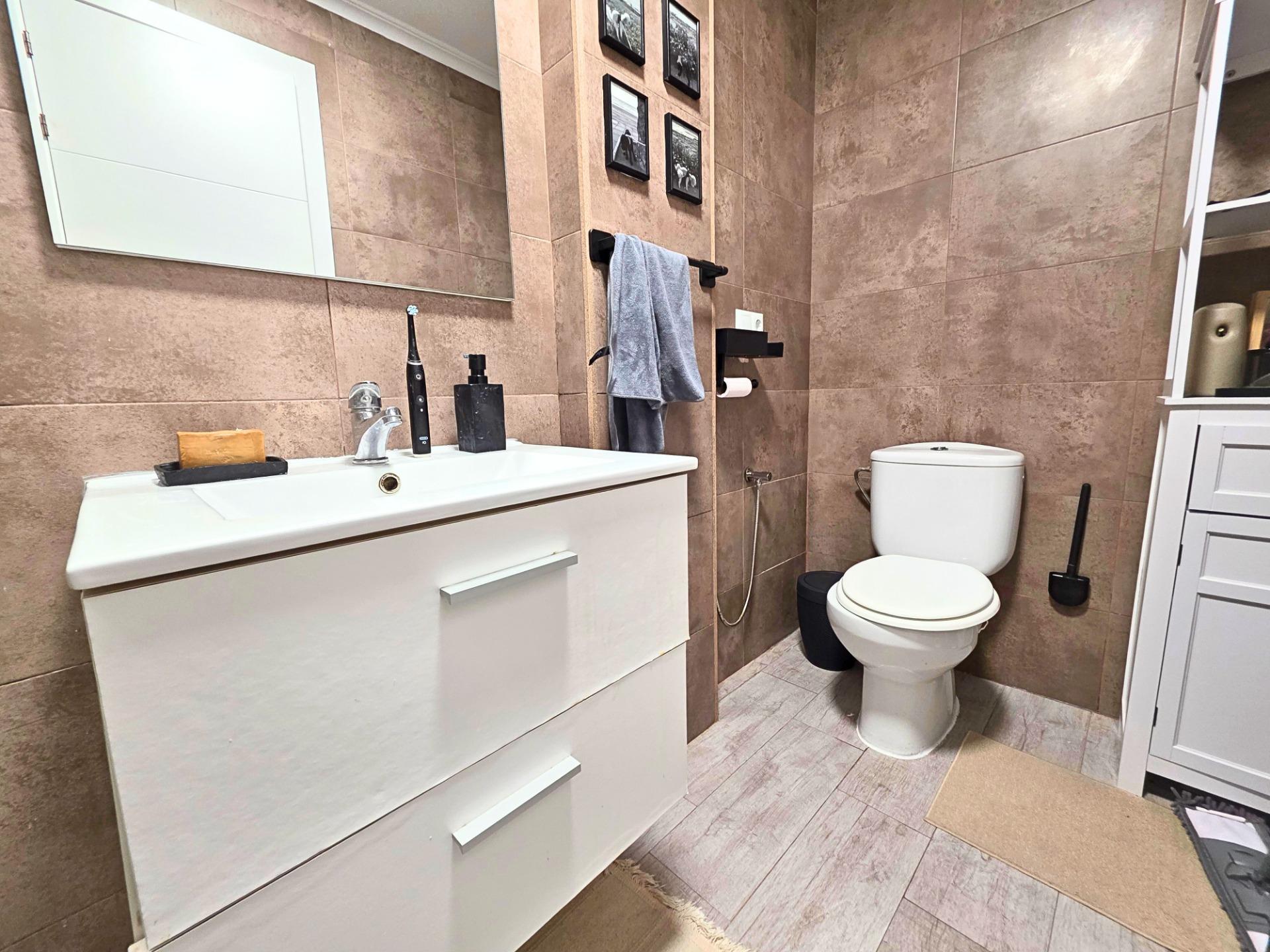 3 Bed, 1 Bath, ApartmentFor Sale, Torrevieja, Alicante