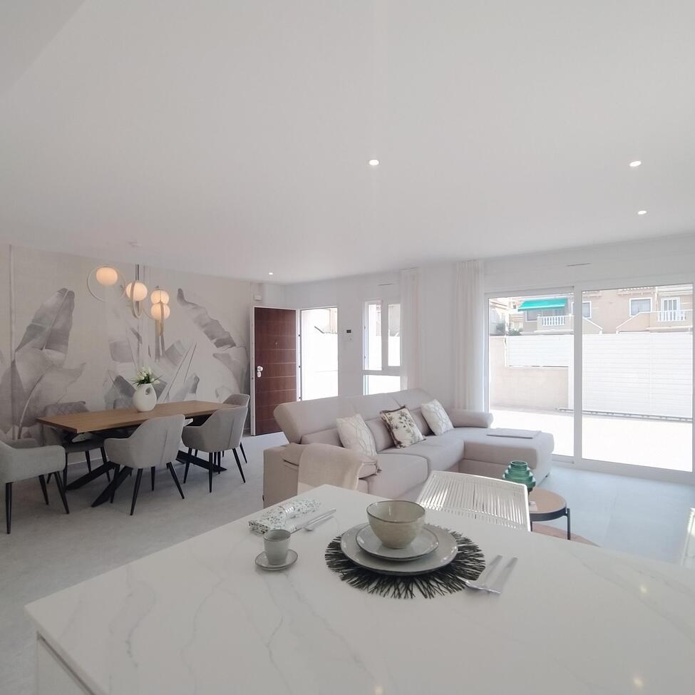 3 Bed, 2 Bath, ApartmentFor Sale, Torrevieja, Alicante