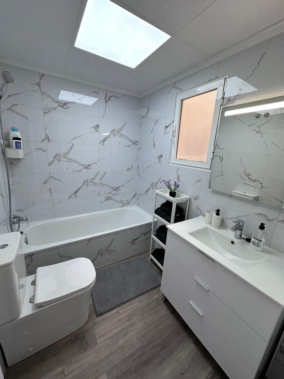 2 Bed, 1 Bath, ApartmentFor Sale, Torrevieja, Alicante