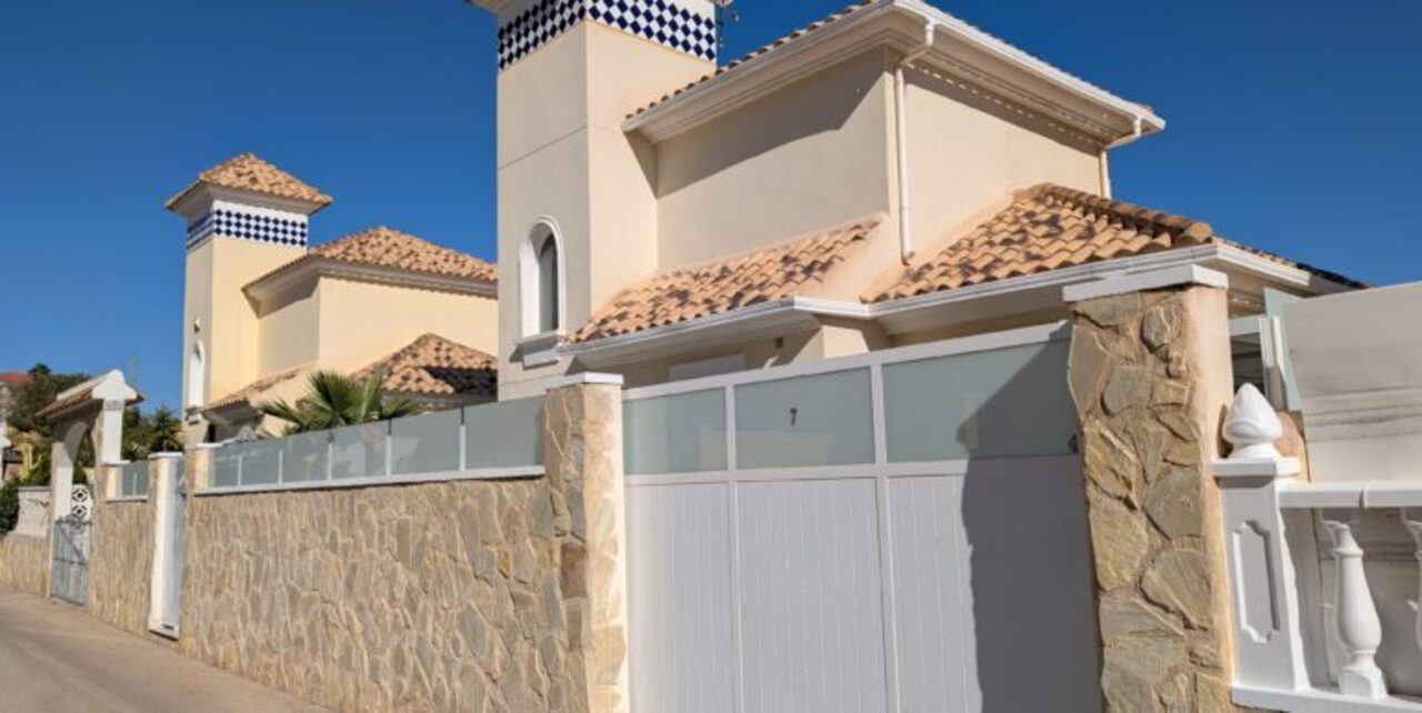 3 Bed, 2 Bath, HouseFor Sale, Villamartin, Alicante