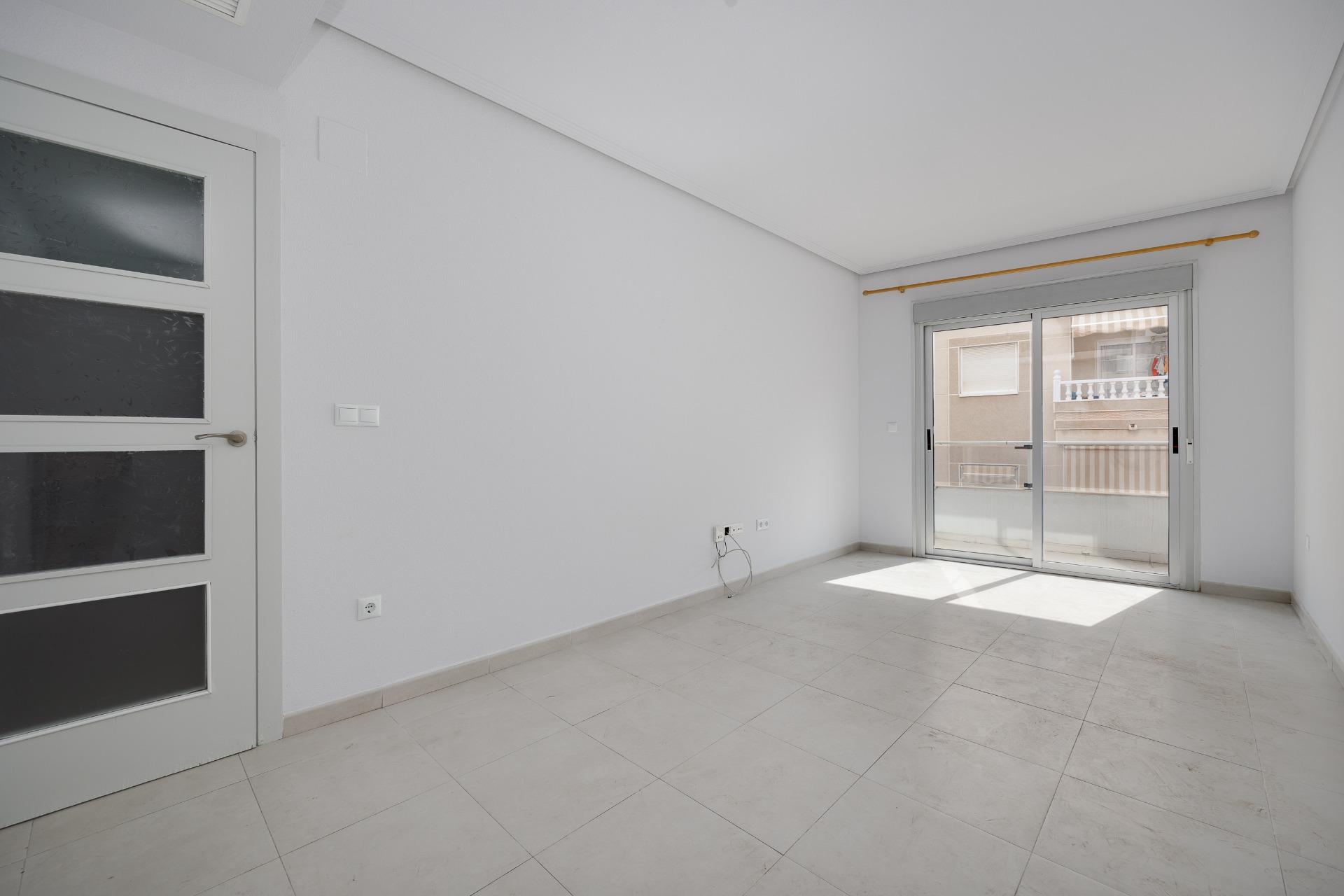 3 Bed, 2 Bath, ApartmentFor Sale, Torrevieja, Alicante