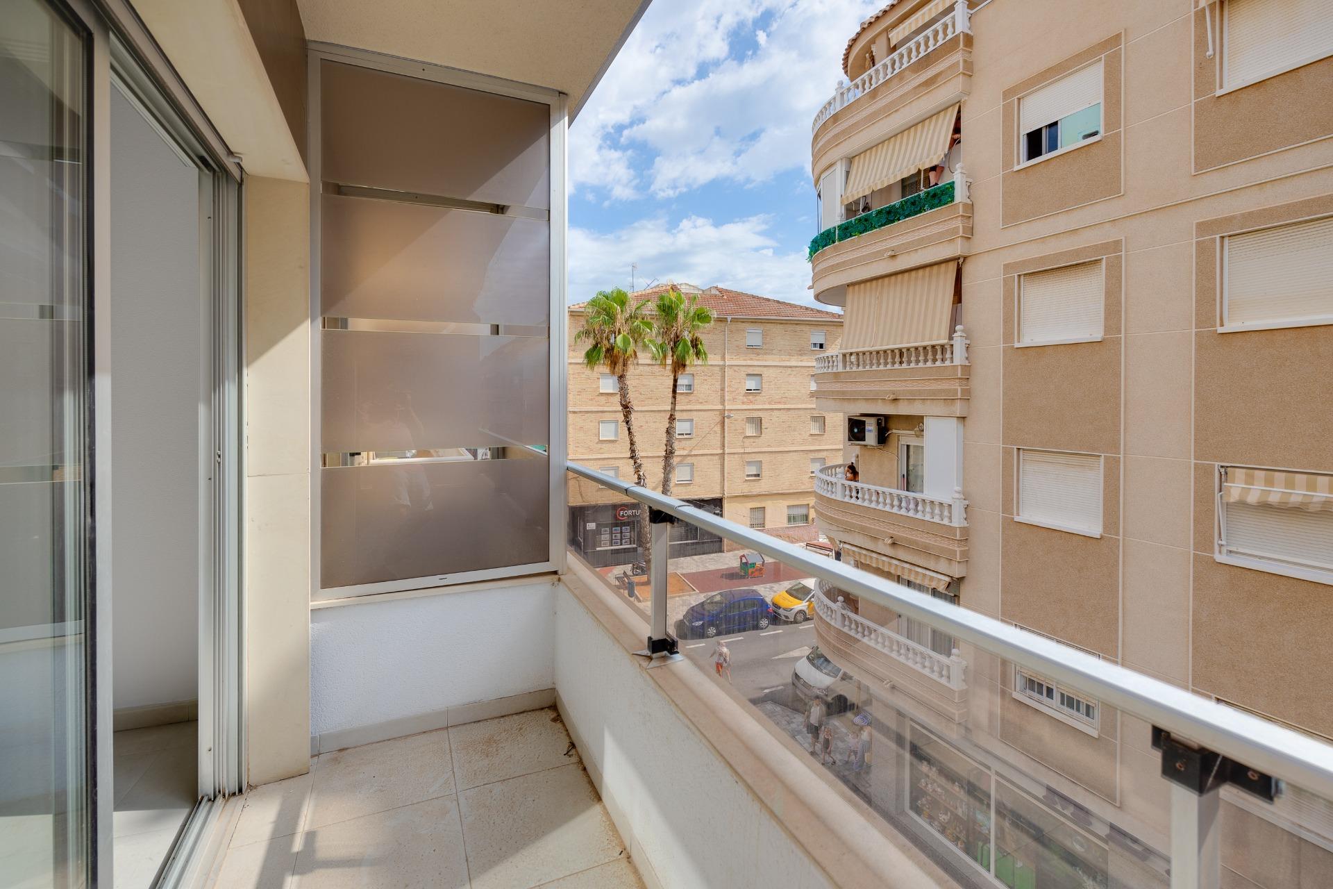3 Bed, 2 Bath, ApartmentFor Sale, Torrevieja, Alicante