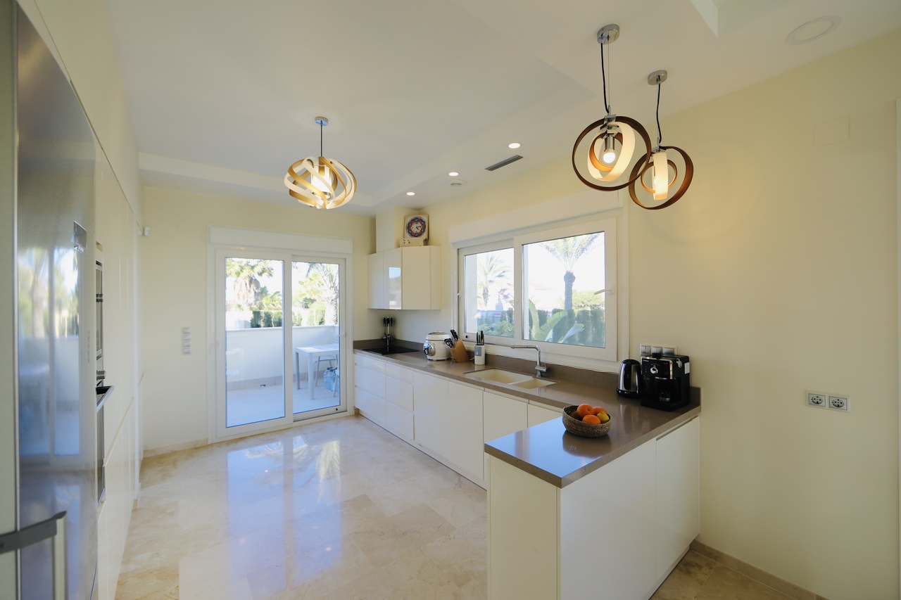 5 Bed, 4 Bath, HouseFor Sale, La Zenia, Alicante