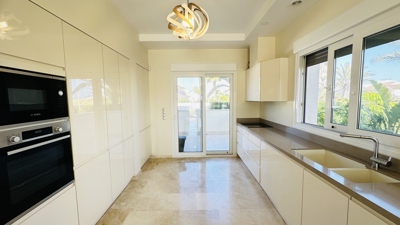 5 Bed, 4 Bath, HouseFor Sale, La Zenia, Alicante