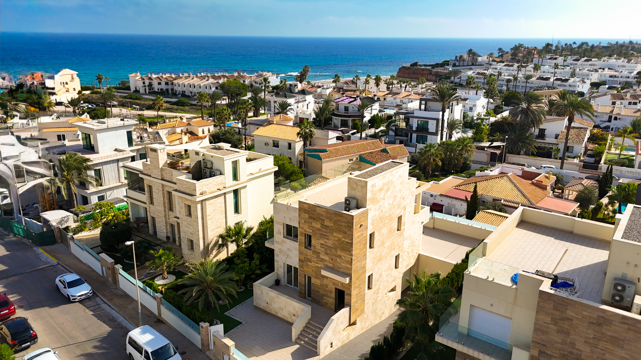 5 Bed, 4 Bath, HouseFor Sale, La Zenia, Alicante