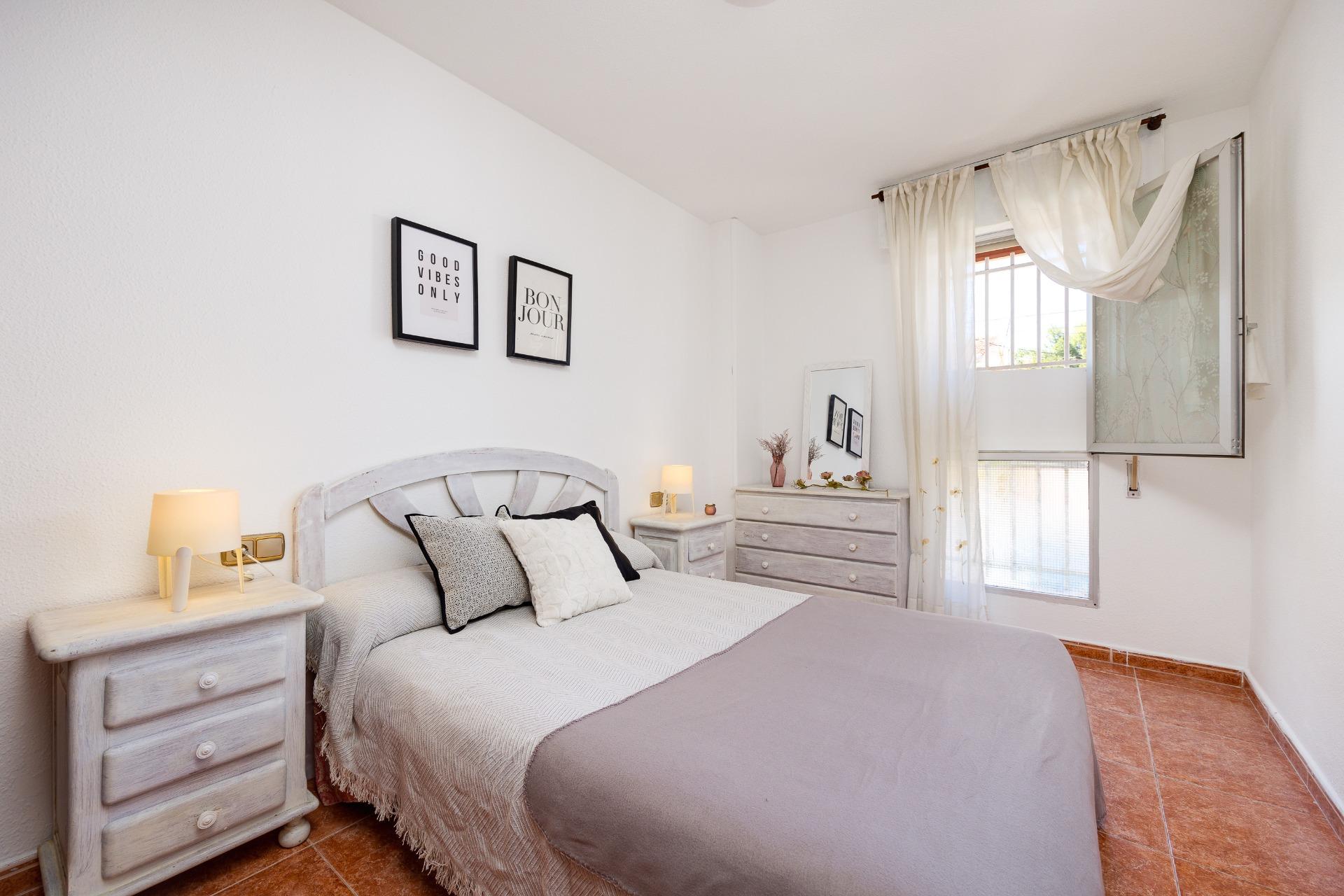 2 Bed, 1 Bath, ApartmentFor Sale, Torrevieja, Alicante