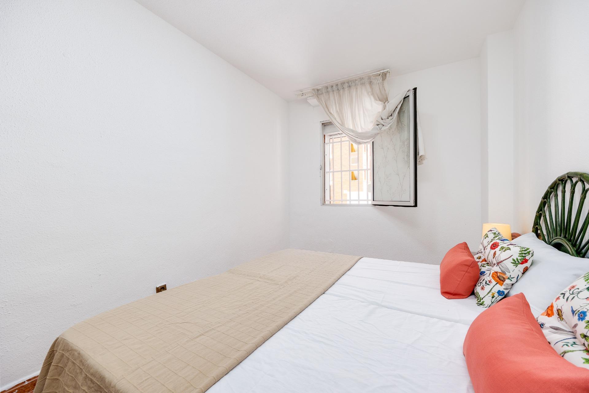 2 Bed, 1 Bath, ApartmentFor Sale, Torrevieja, Alicante