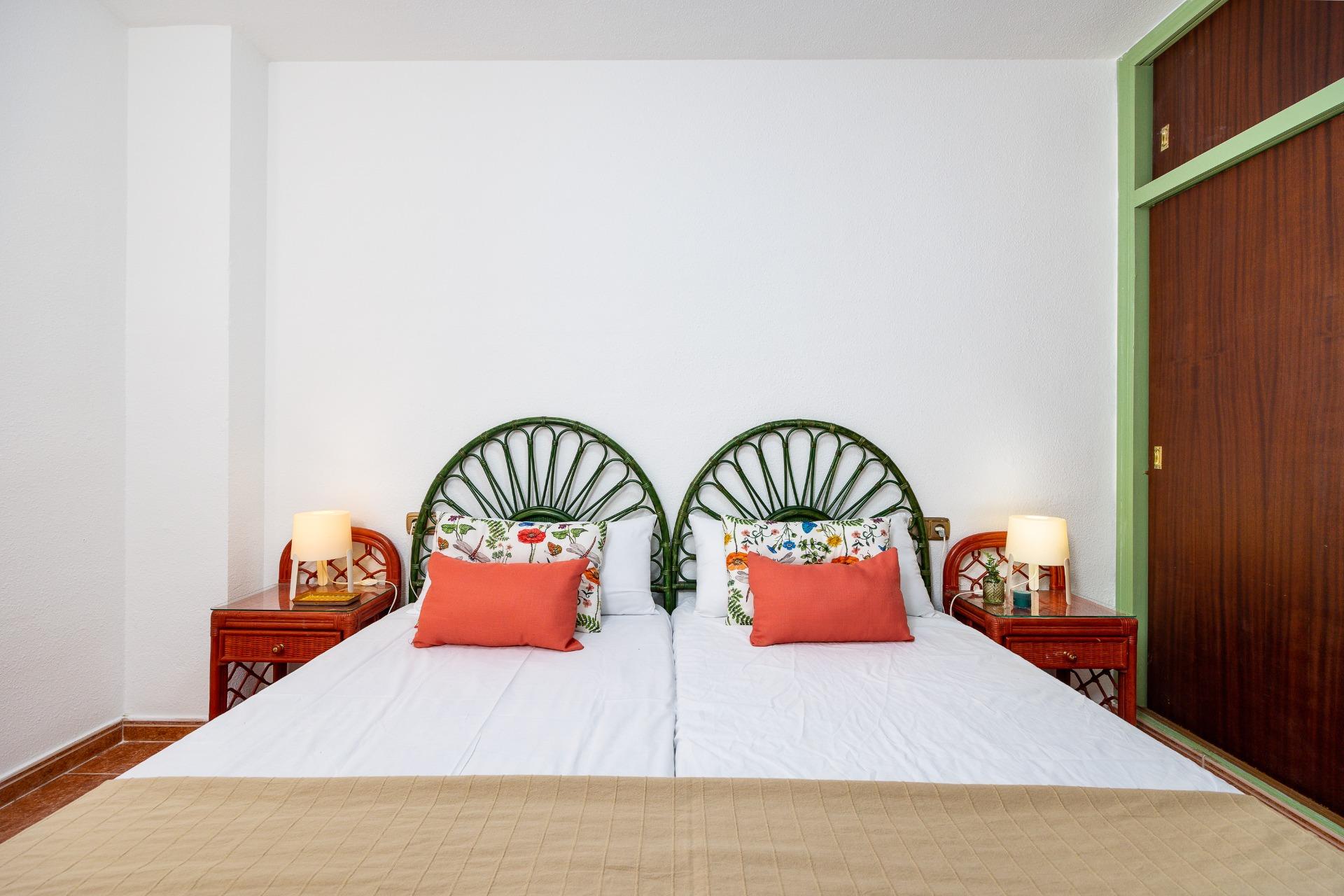 2 Bed, 1 Bath, ApartmentFor Sale, Torrevieja, Alicante