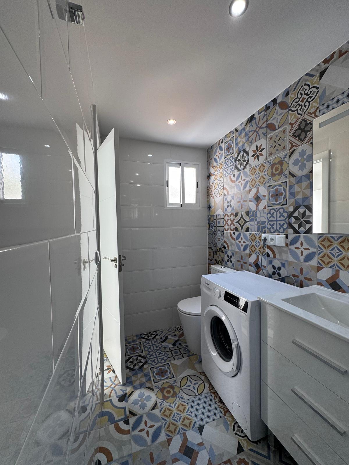 5 Bed, 3 Bath, HouseFor Sale, Torrevieja, Alicante