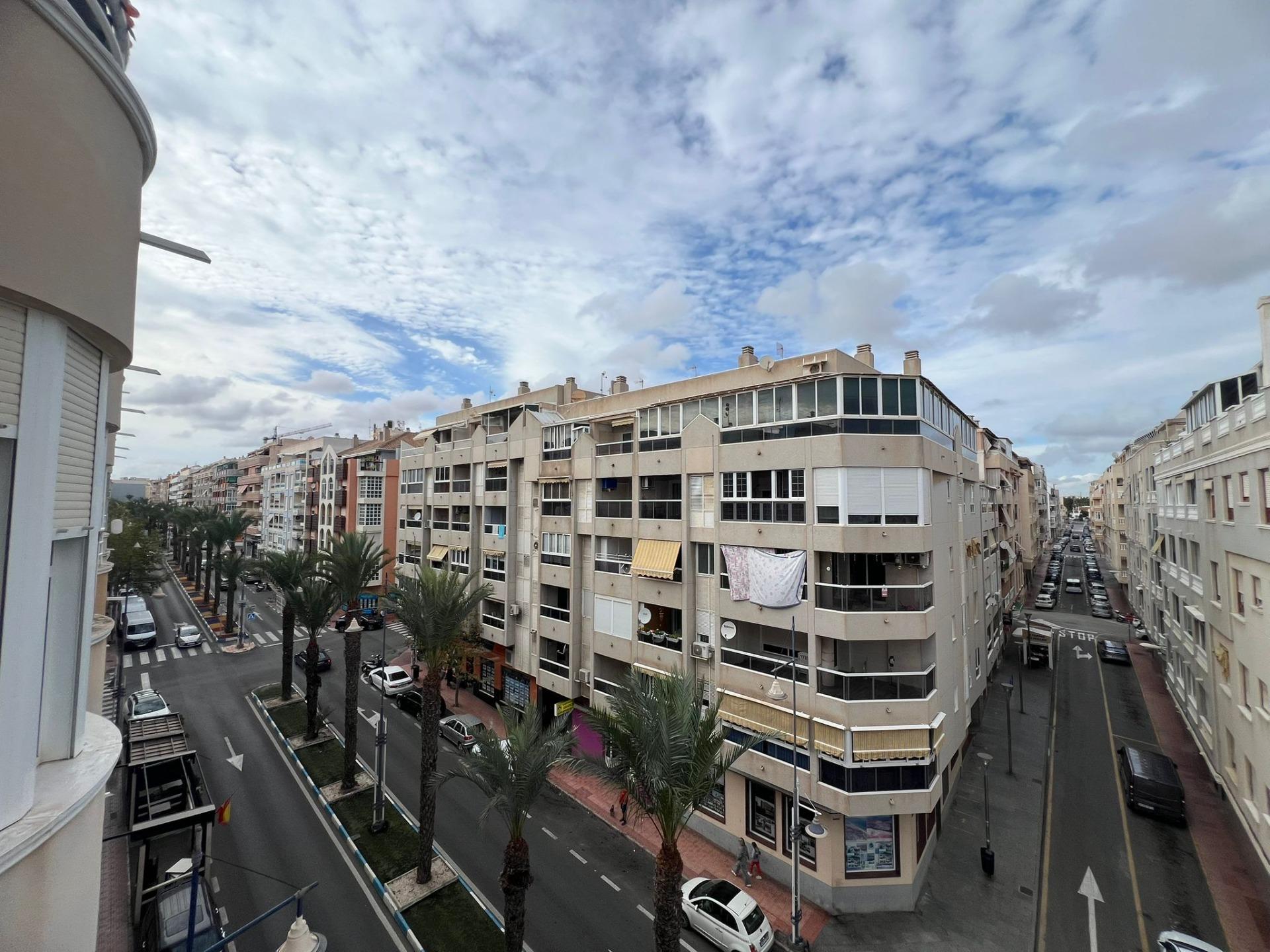 2 Bed, 1 Bath, ApartmentFor Sale, Torrevieja, Alicante