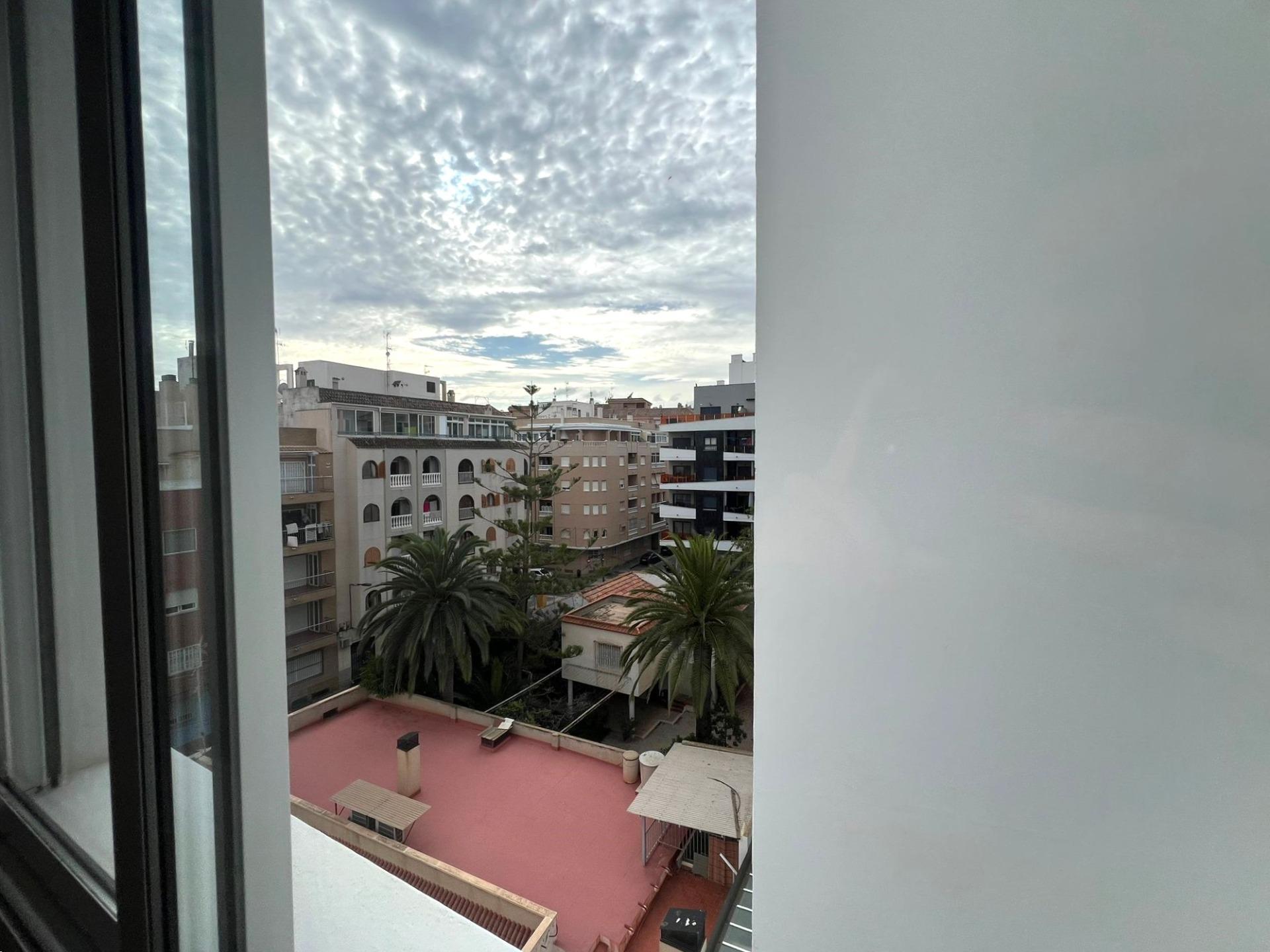 2 Bed, 1 Bath, ApartmentFor Sale, Torrevieja, Alicante