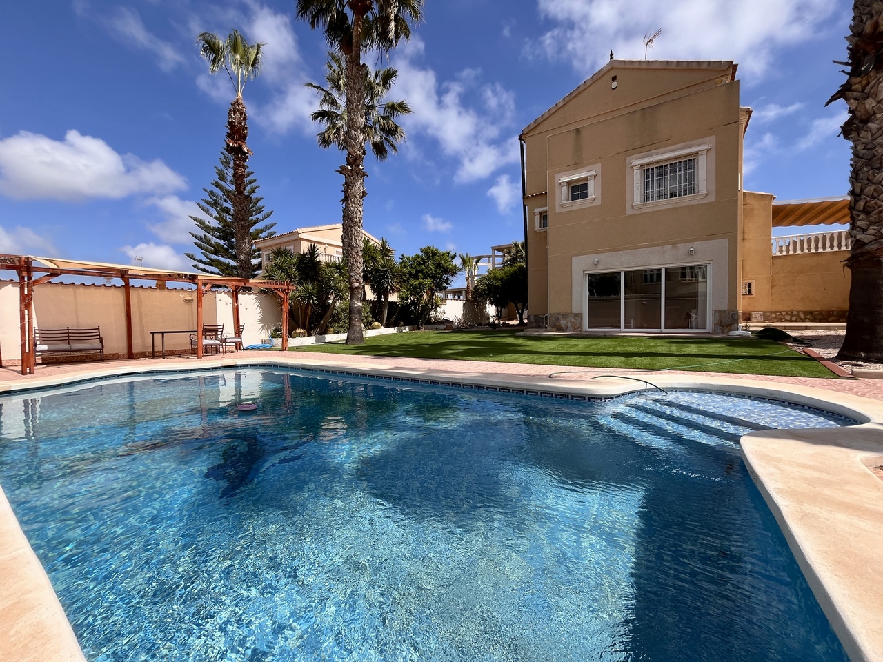 5 Bed, 3 Bath, HouseFor Sale, La Zenia, Alicante