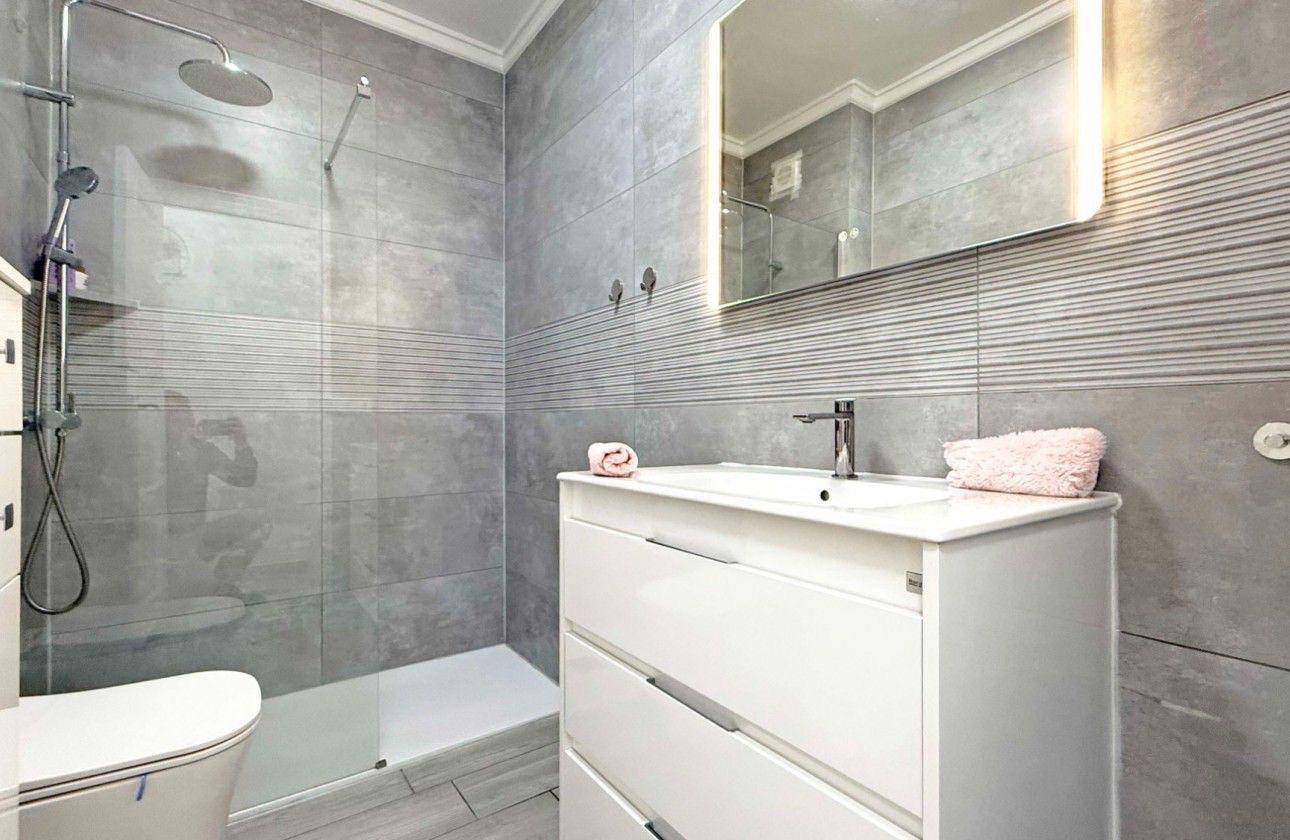 2 Bed, 1 Bath, ApartmentFor Sale, Torrevieja, Alicante