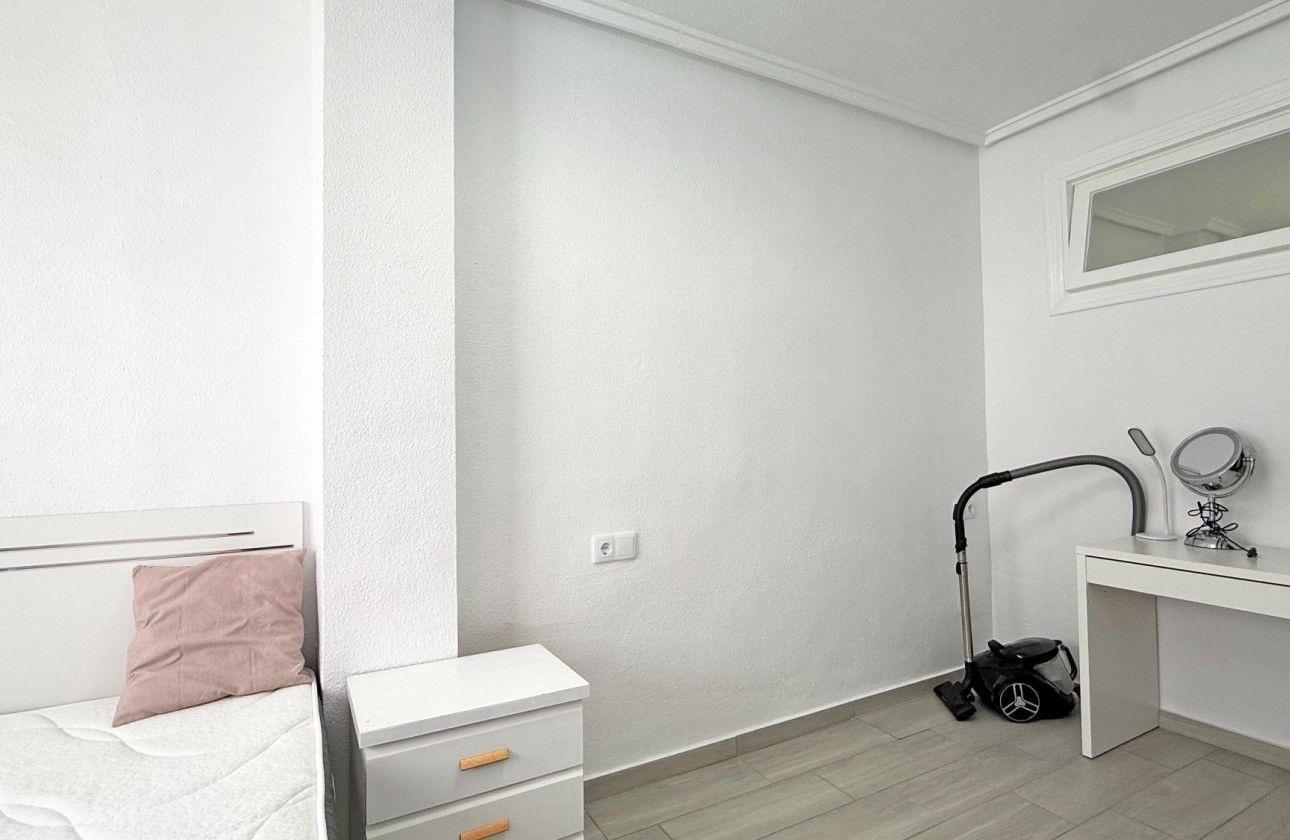 2 Bed, 1 Bath, ApartmentFor Sale, Torrevieja, Alicante