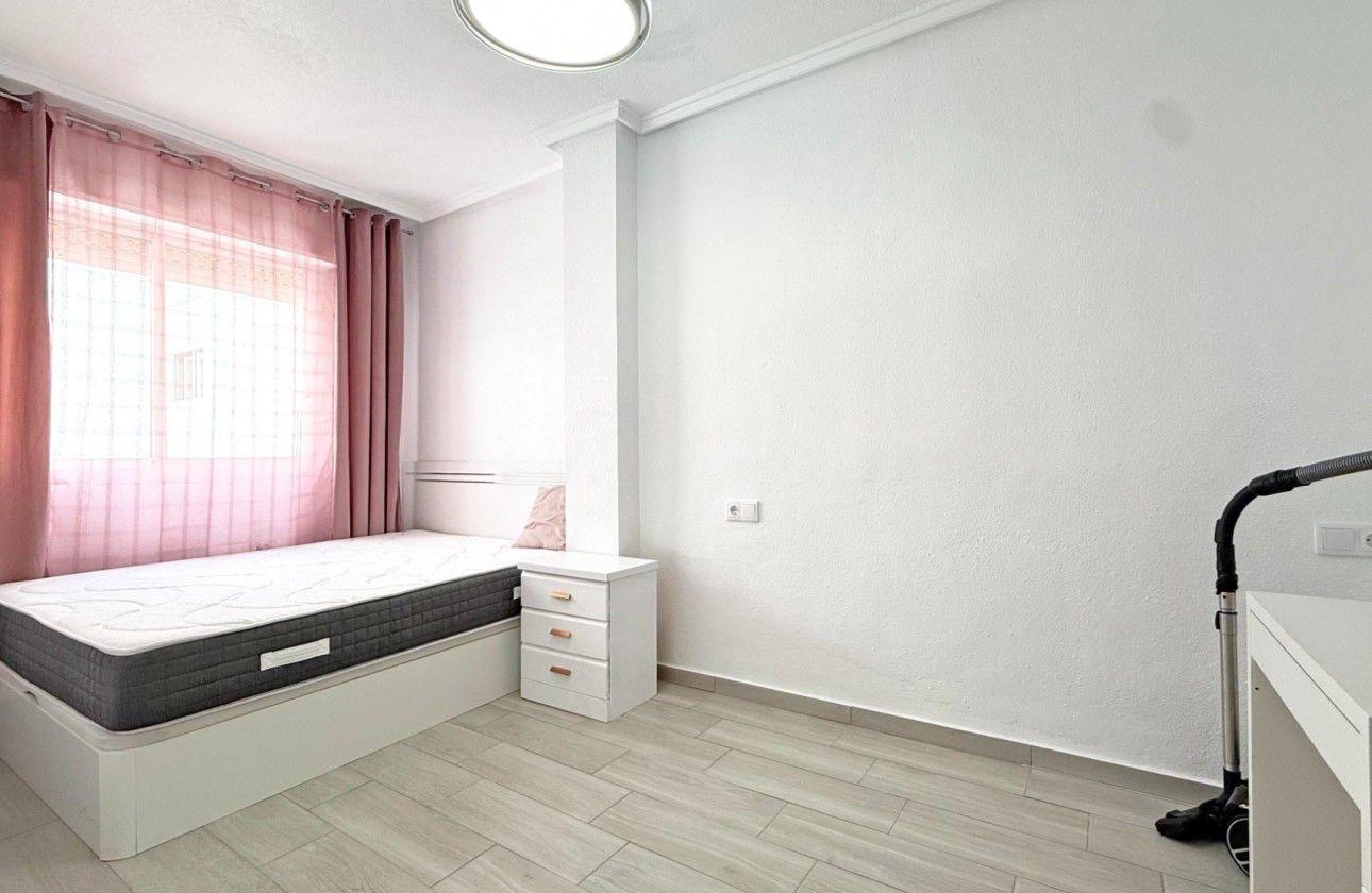 2 Bed, 1 Bath, ApartmentFor Sale, Torrevieja, Alicante