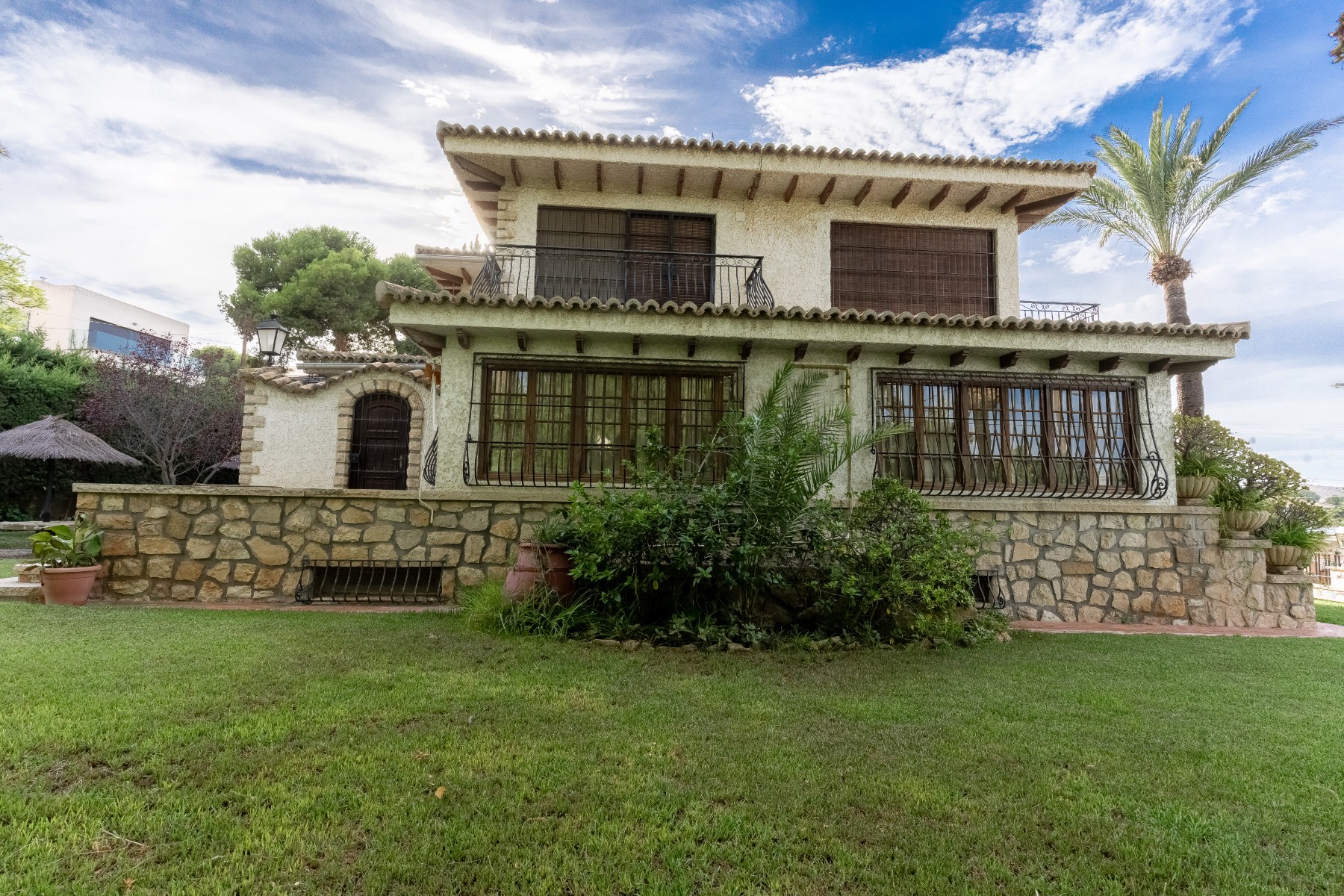 8 Bed, 4 Bath, HouseFor Sale, Alicante, Alicante