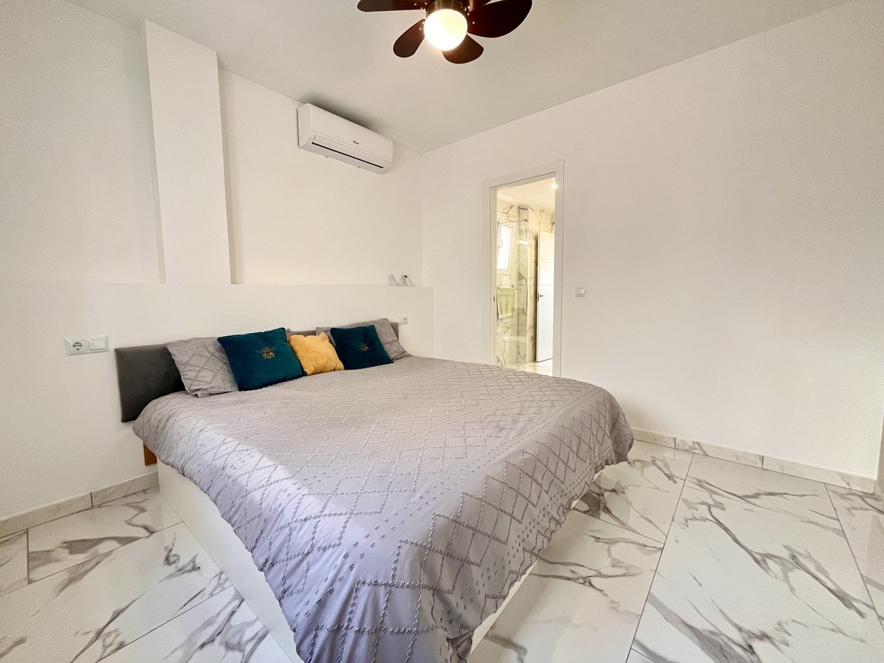 1 Bed, 1 Bath, ApartmentFor Sale, Villamartin, Alicante