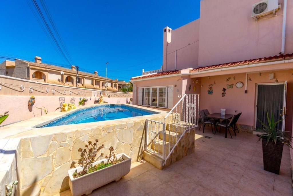 5 Bed, 2 Bath, HouseFor Sale, Torrevieja, Alicante