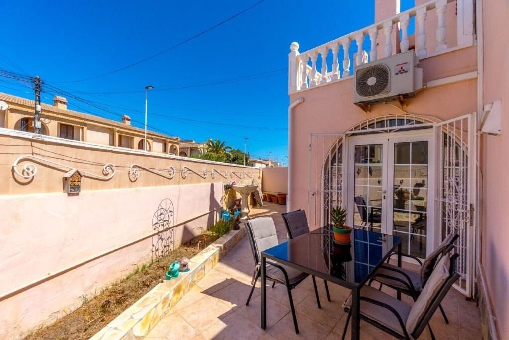 5 Bed, 2 Bath, HouseFor Sale, Torrevieja, Alicante