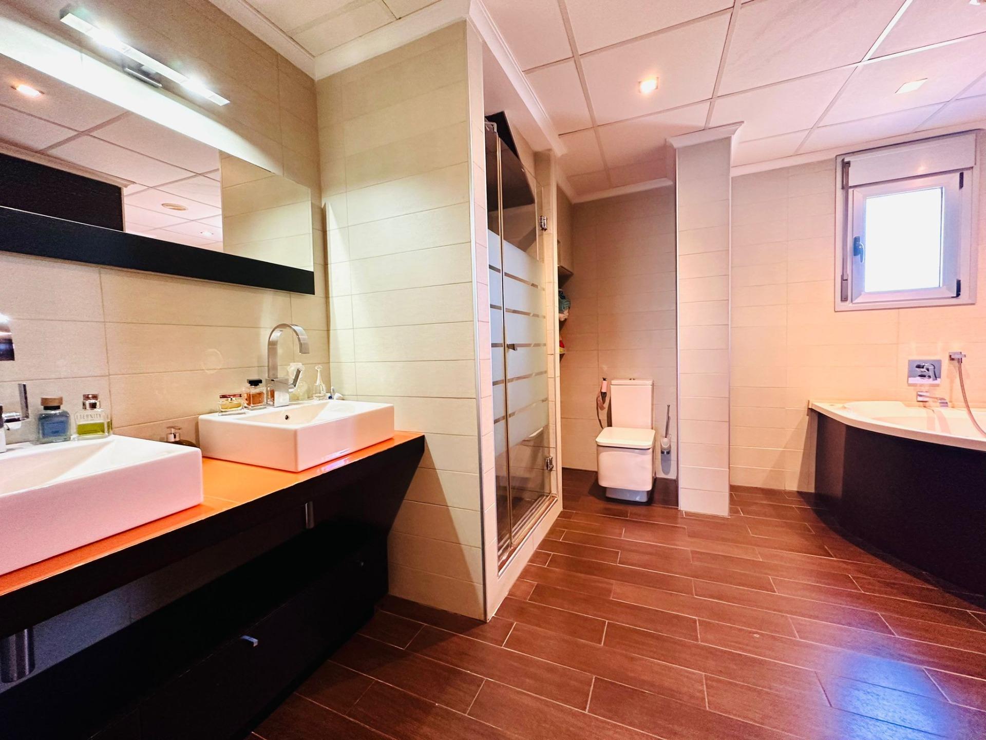 3 Bed, 2 Bath, ApartmentFor Sale, Torrevieja, Alicante