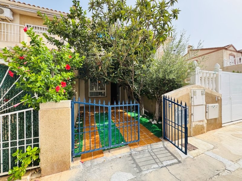 3 Bed, 2 Bath, ApartmentFor Sale, Torrevieja, Alicante