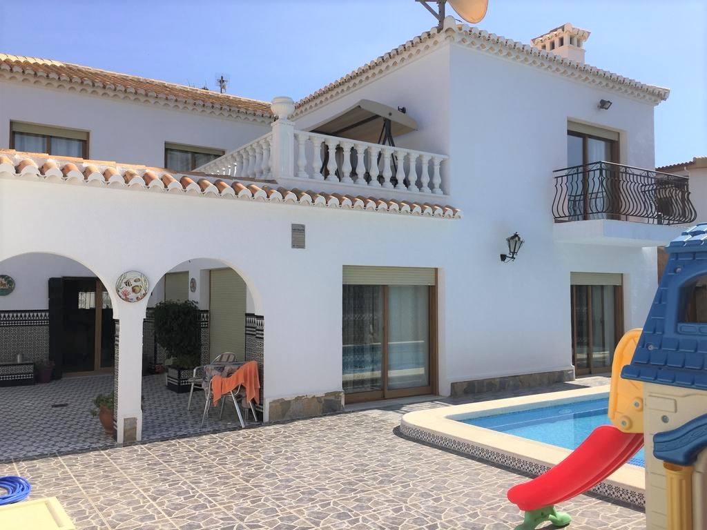 6 Bed, 3 Bath, HouseFor Sale, Torrevieja, Alicante