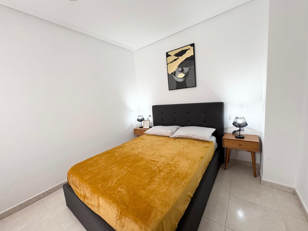 2 Bed, 1 Bath, ApartmentFor Sale, Torrevieja, Alicante