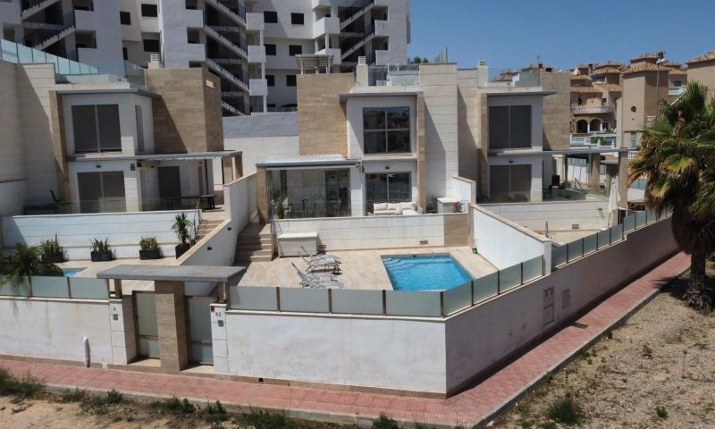 4 Bed, 3 Bath, HouseFor Sale, Orihuela Costa, Alicante