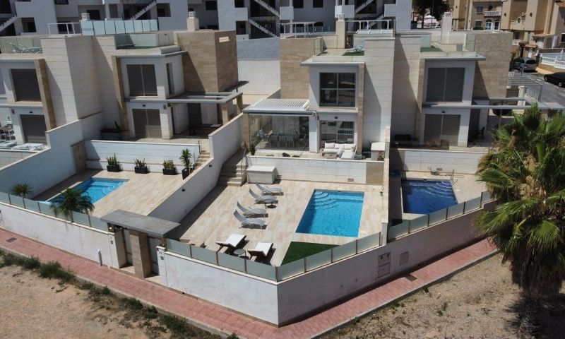 4 Bed, 3 Bath, HouseFor Sale, Orihuela Costa, Alicante