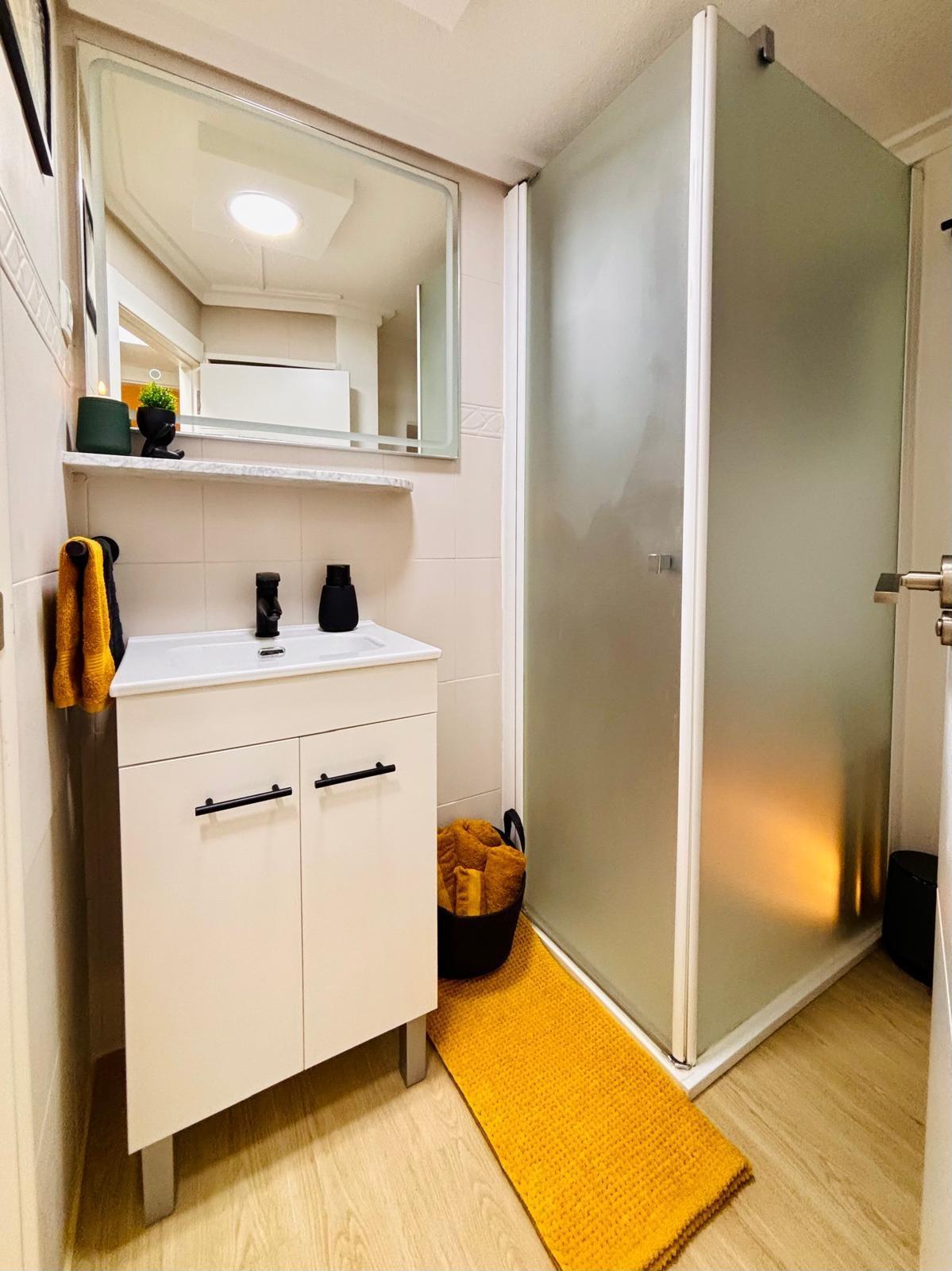 2 Bed, 1 Bath, ApartmentFor Sale, Torrevieja, Alicante