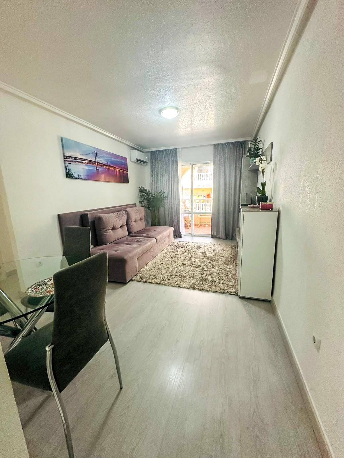 2 Bed, 1 Bath, ApartmentFor Sale, Torrevieja, Alicante