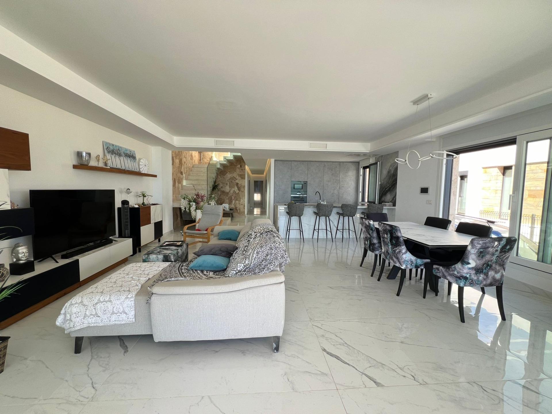 5 Bed, 4 Bath, HouseFor Sale, Torrevieja, Alicante