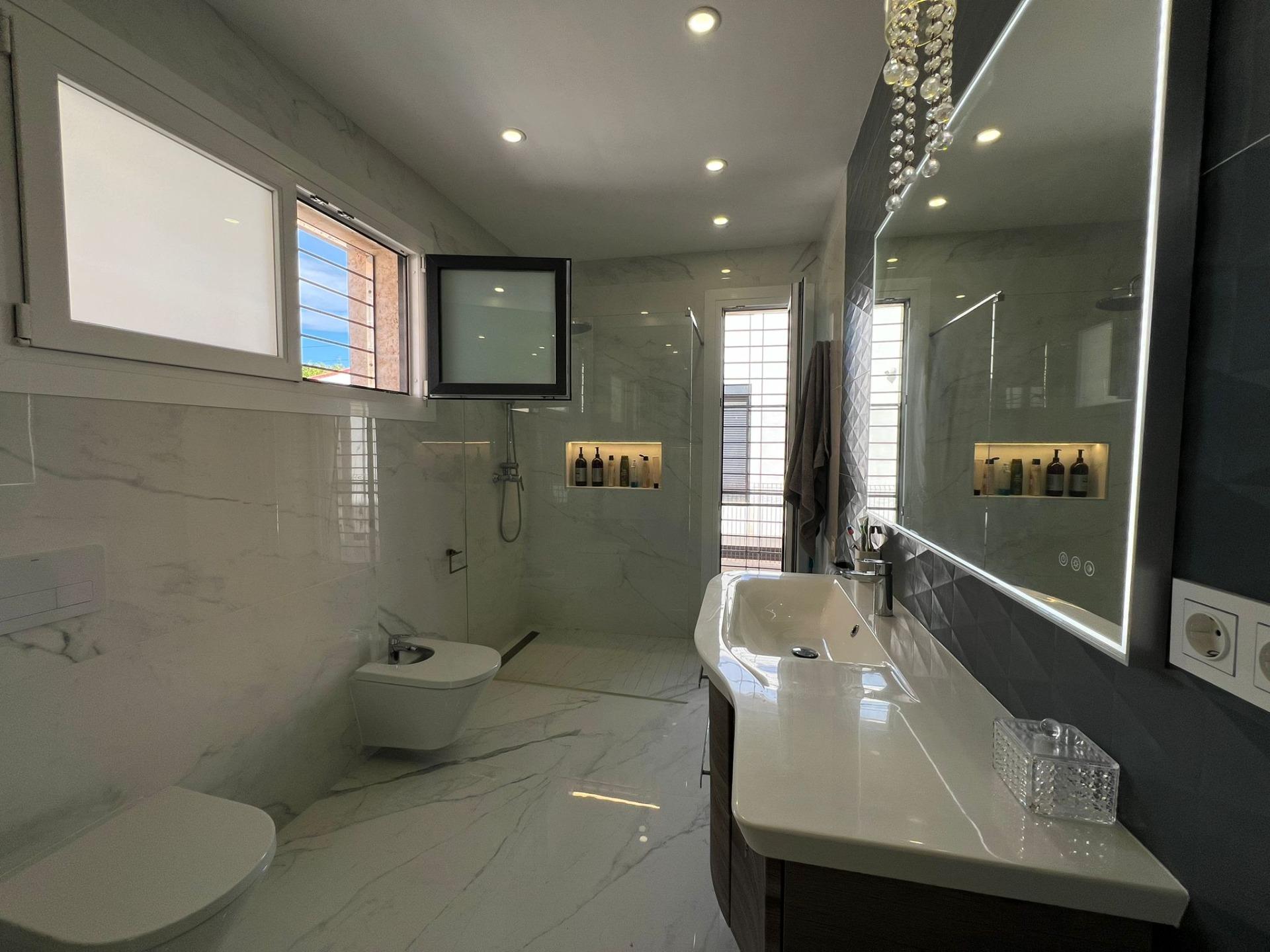 5 Bed, 4 Bath, HouseFor Sale, Torrevieja, Alicante