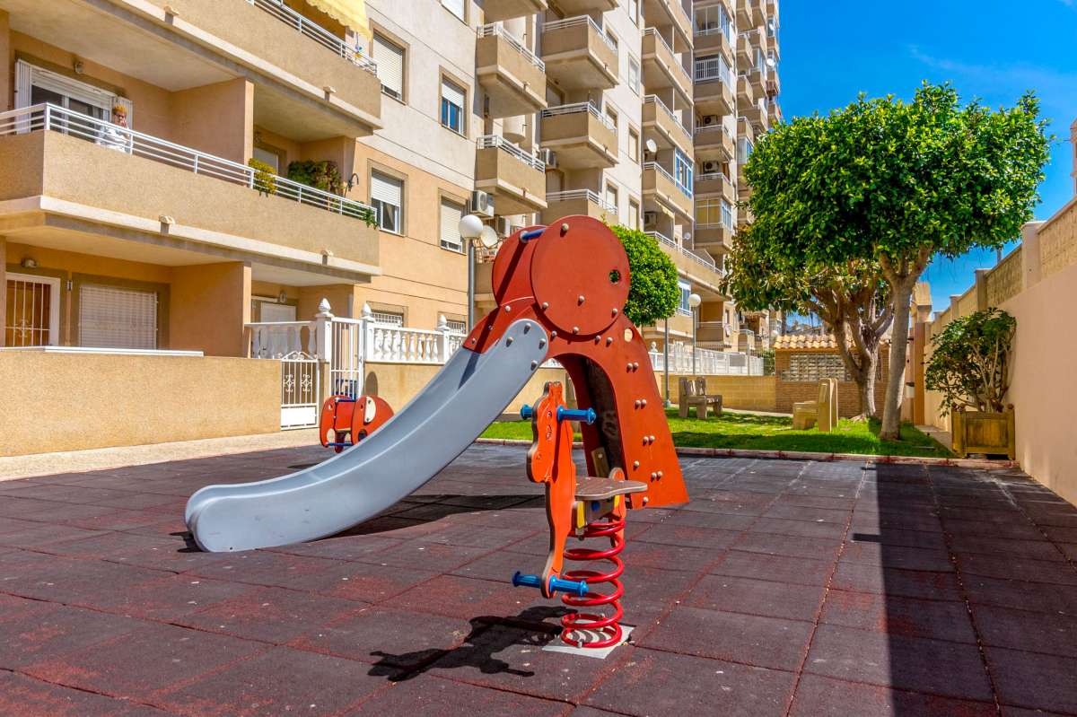 2 Bed, 1 Bath, ApartmentFor Sale, Torrevieja, Alicante