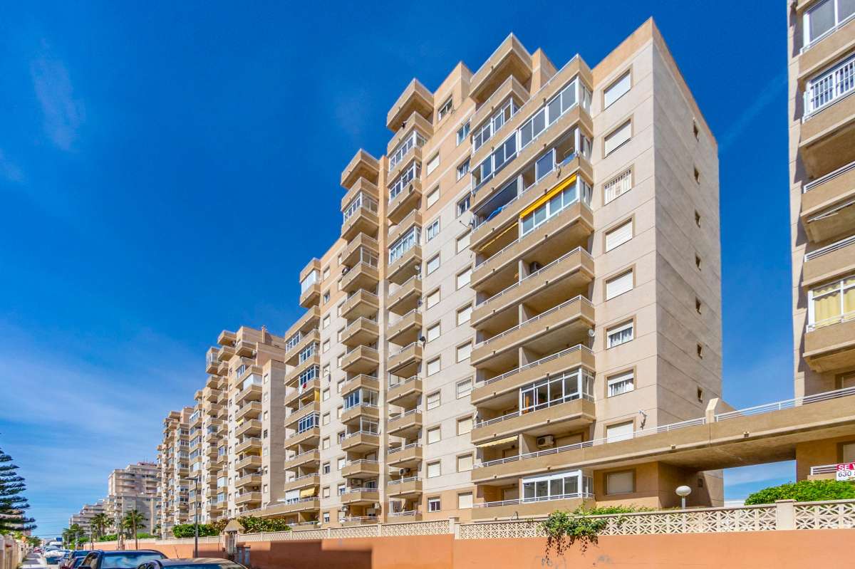2 Bed, 1 Bath, ApartmentFor Sale, Torrevieja, Alicante