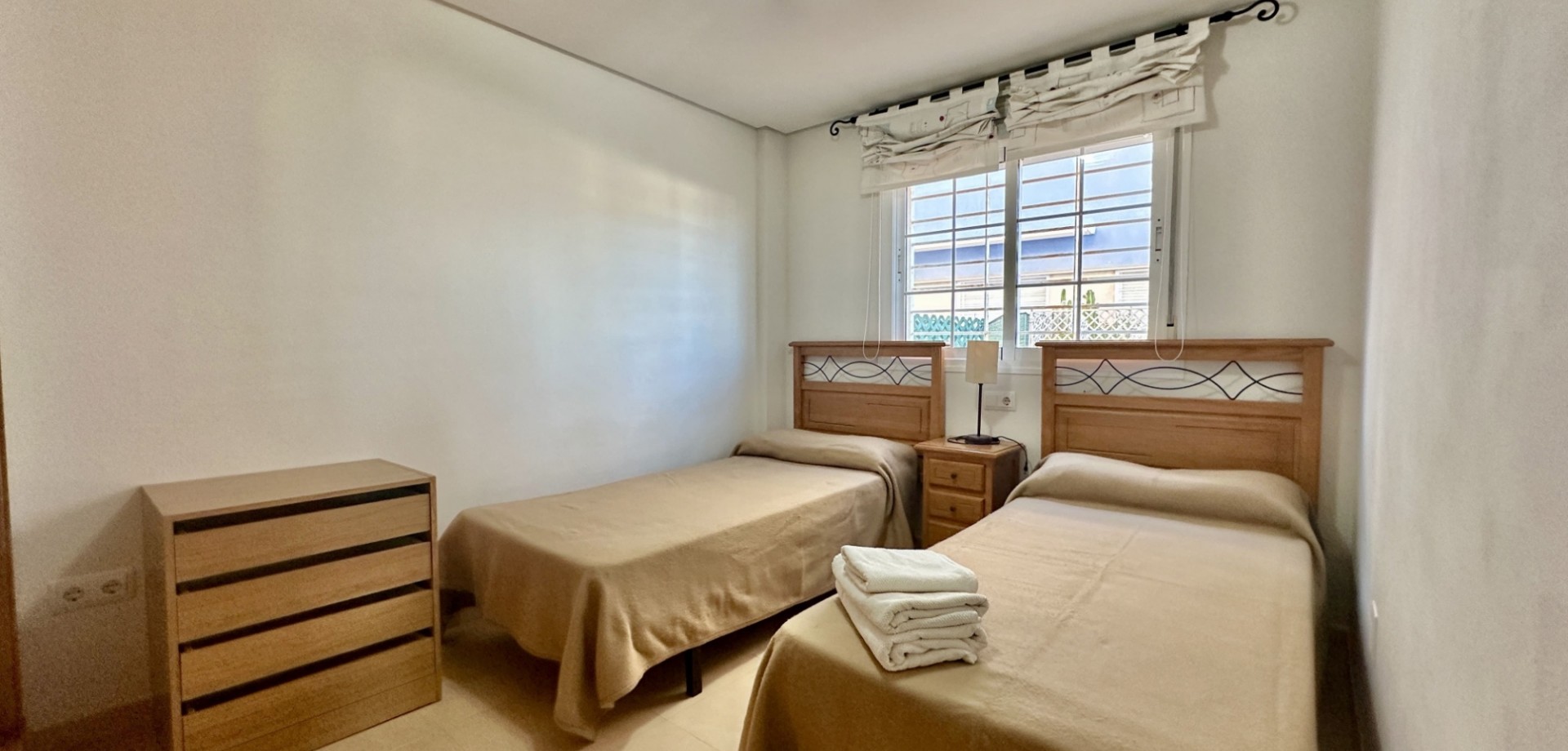 2 Bed, 1 Bath, ApartmentFor Sale, Mil Palmeras, Alicante