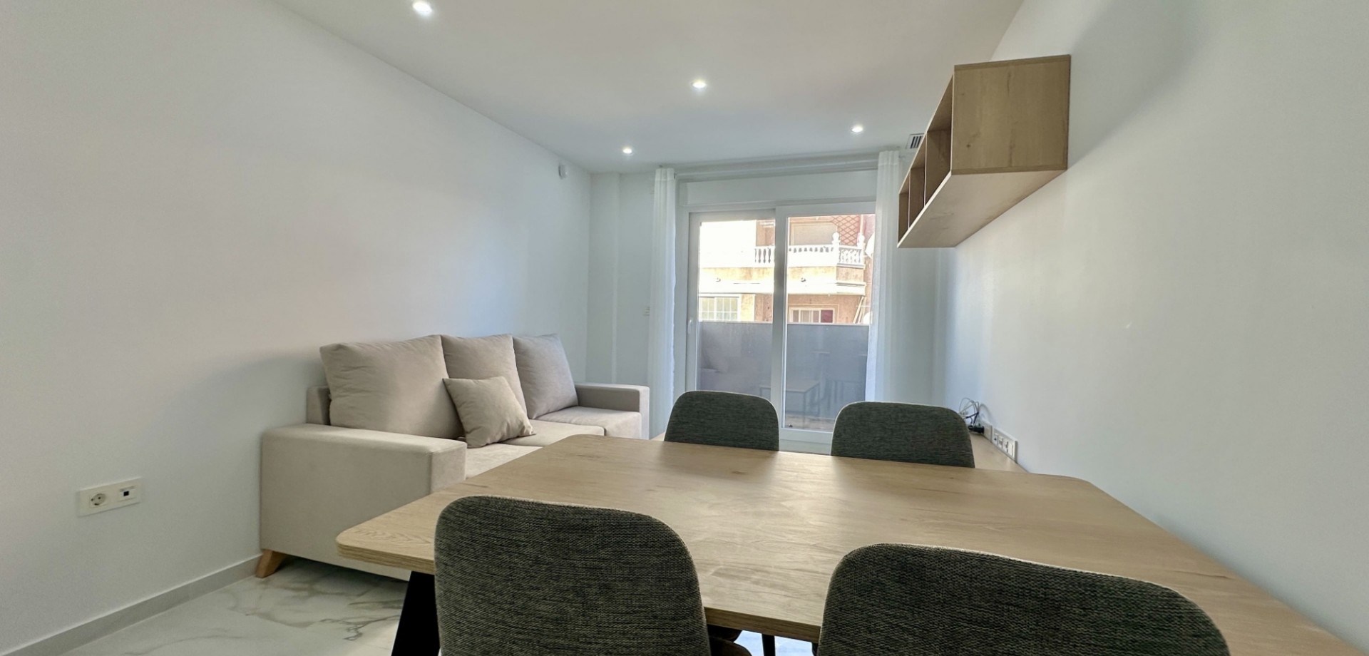 2 Bed, 1 Bath, ApartmentFor Sale, Torrevieja, Alicante