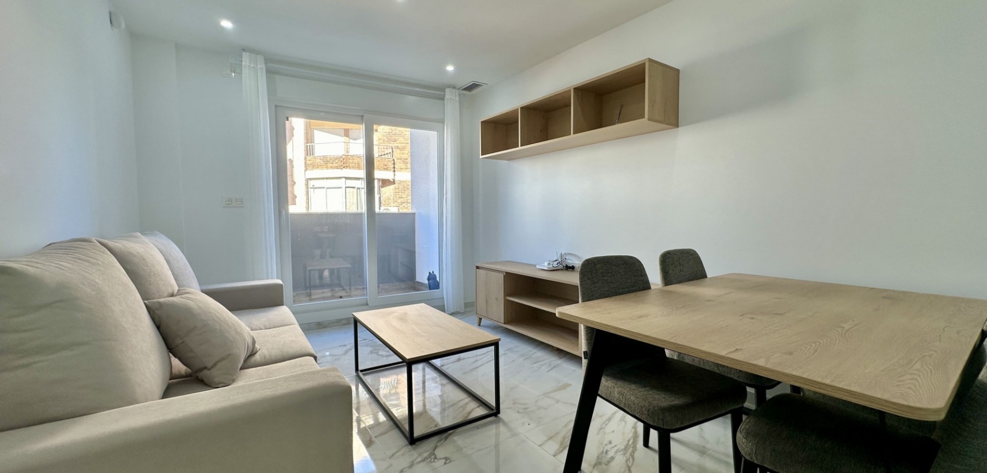 2 Bed, 1 Bath, ApartmentFor Sale, Torrevieja, Alicante