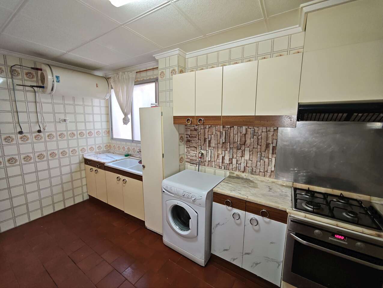 4 Bed, 2 Bath, ApartmentFor Sale, Salinas, Alicante