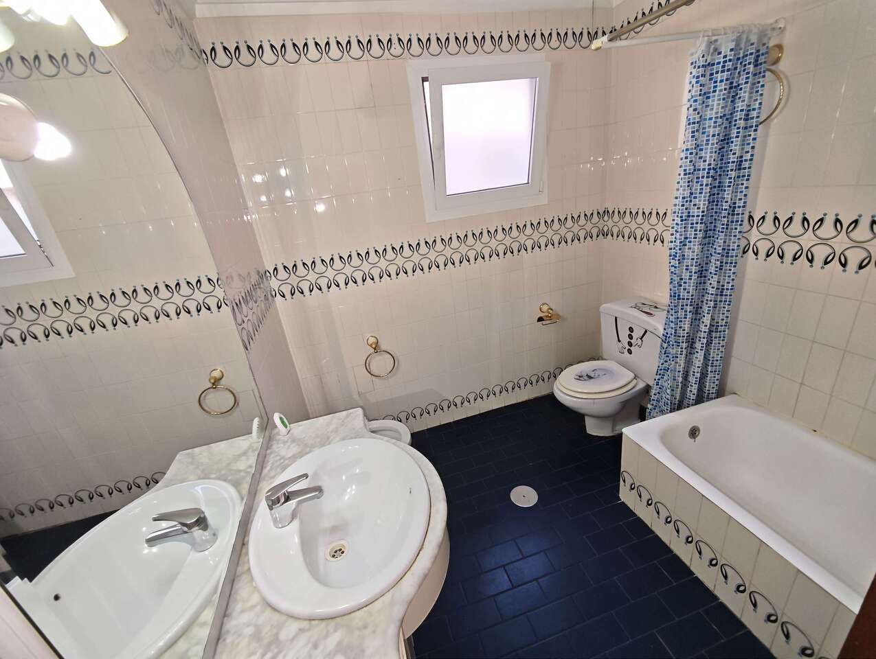 4 Bed, 2 Bath, ApartmentFor Sale, Salinas, Alicante