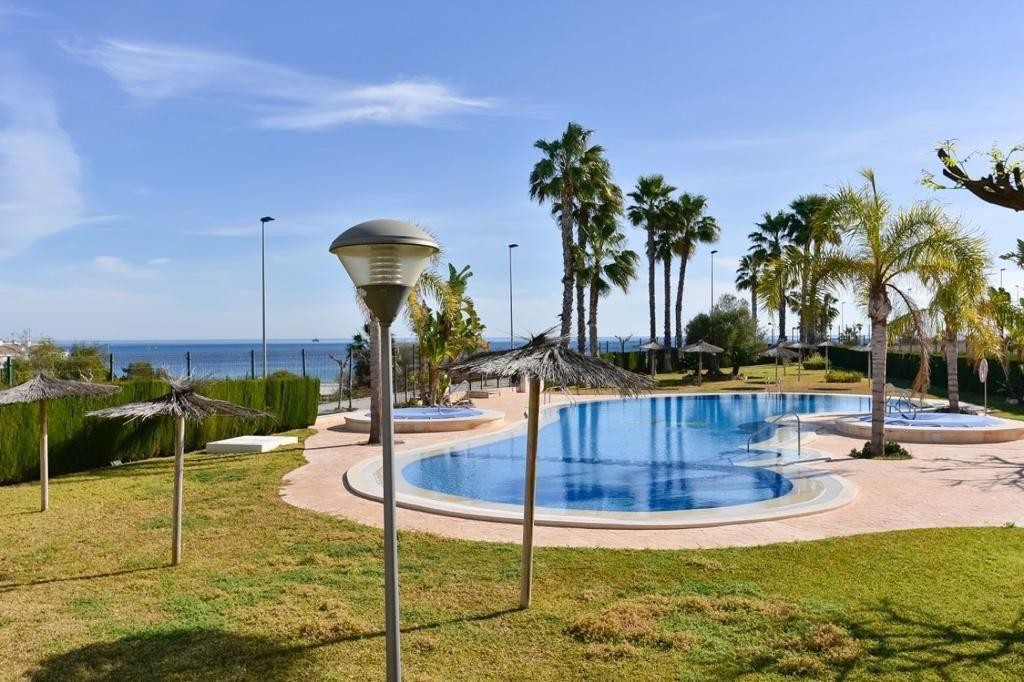 2 Bed, 1 Bath, ApartmentFor Sale, Mil Palmeras, Alicante