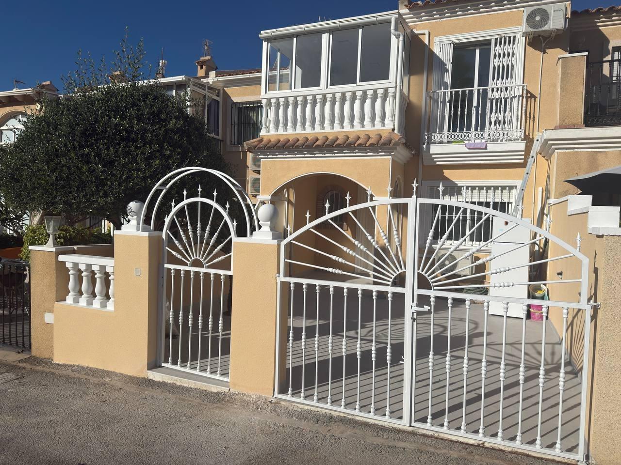 2 Bed, 2 Bath, HouseFor Sale, Torrevieja, Alicante