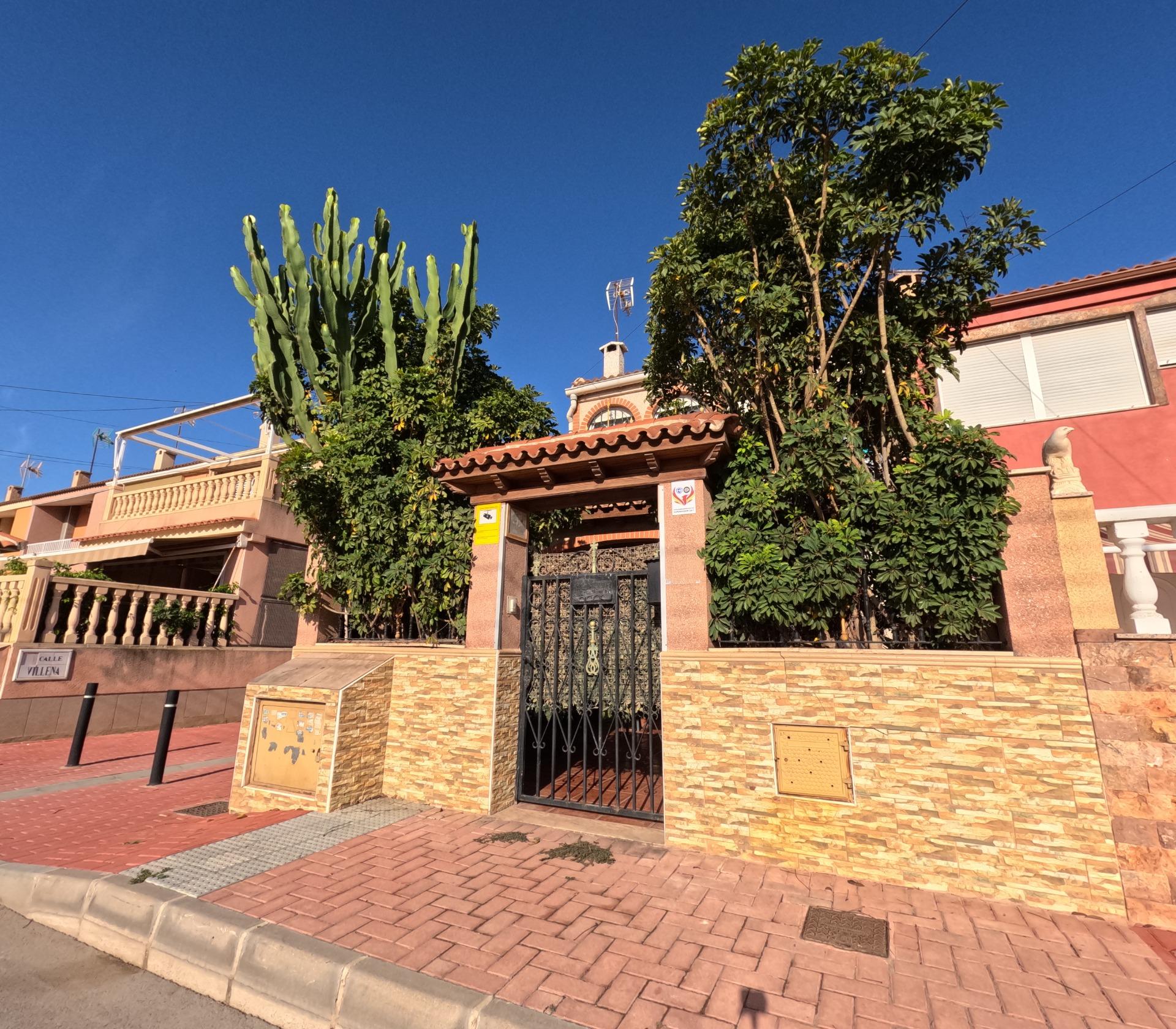 4 Bed, 2 Bath, HouseFor Sale, Torrevieja, Alicante