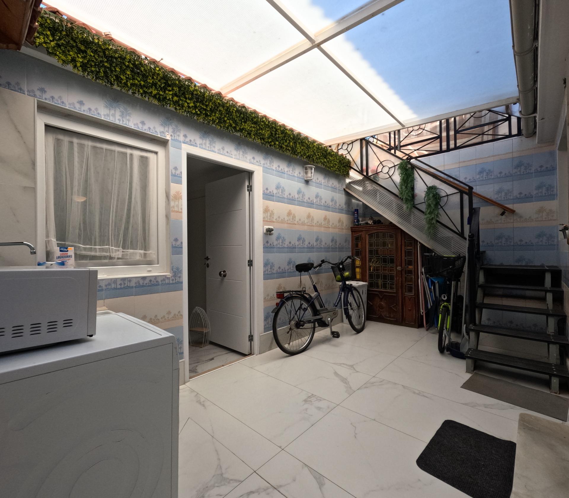 4 Bed, 2 Bath, HouseFor Sale, Torrevieja, Alicante